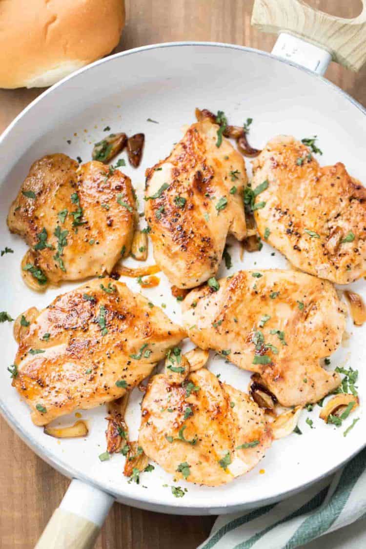 Recipe for how to cook chicken breast in a skillet with garlic.