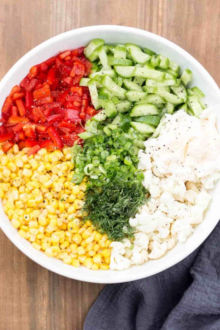 How to make this cauliflower salad with corn, peppers and cauliflower.