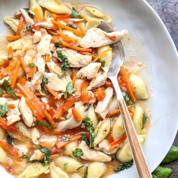  Creamy Pasta with Chicken in a bowl.