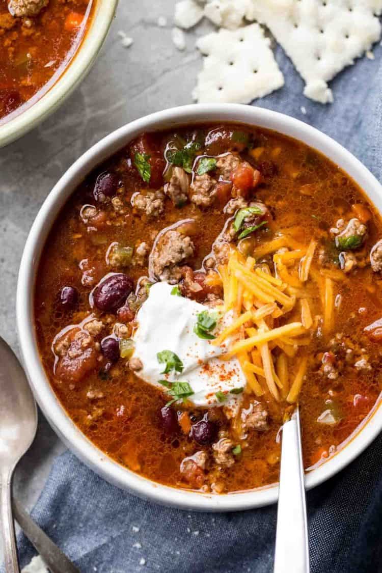 An easy chili recipe made with ground beef, vegetables and beans.