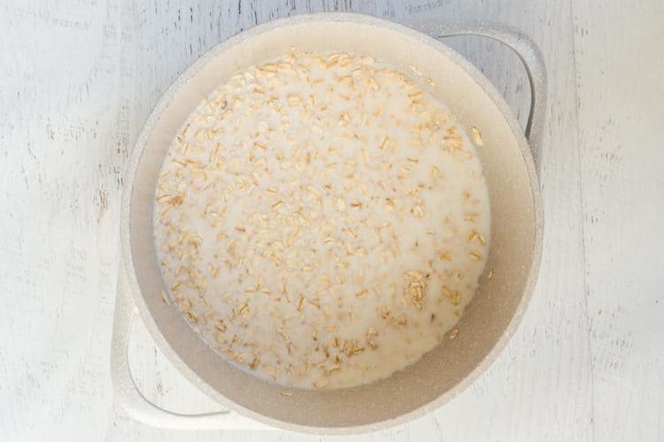 How to cook oatmeal in a pan on the stove top with milk and water.