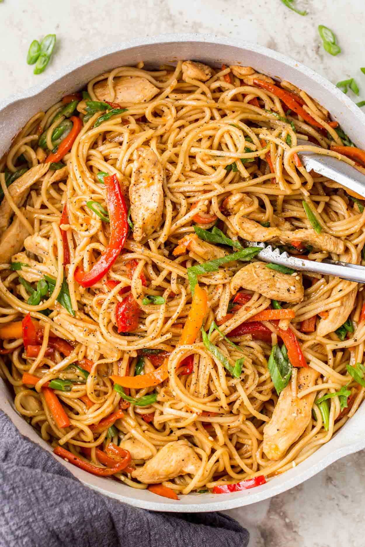 Delicious Chicken Lo Mein Recipe for Weeknight Dinners