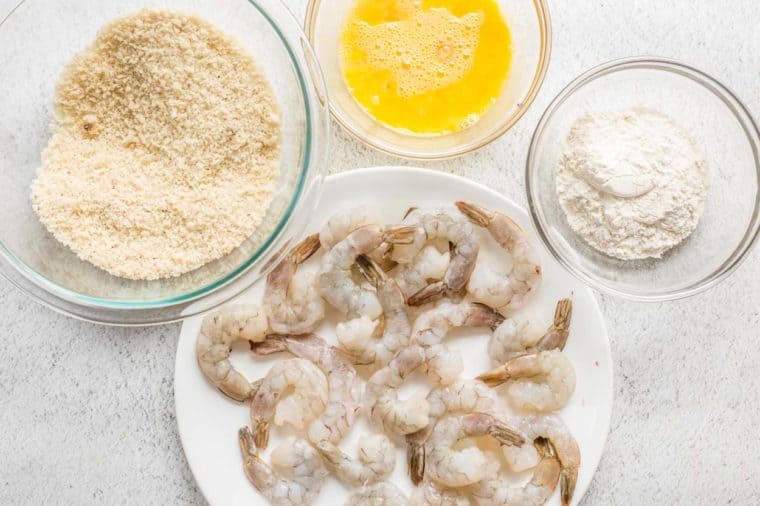 How to bread the shrimp in the breading and frying to get the best fried shrimp recipe.
