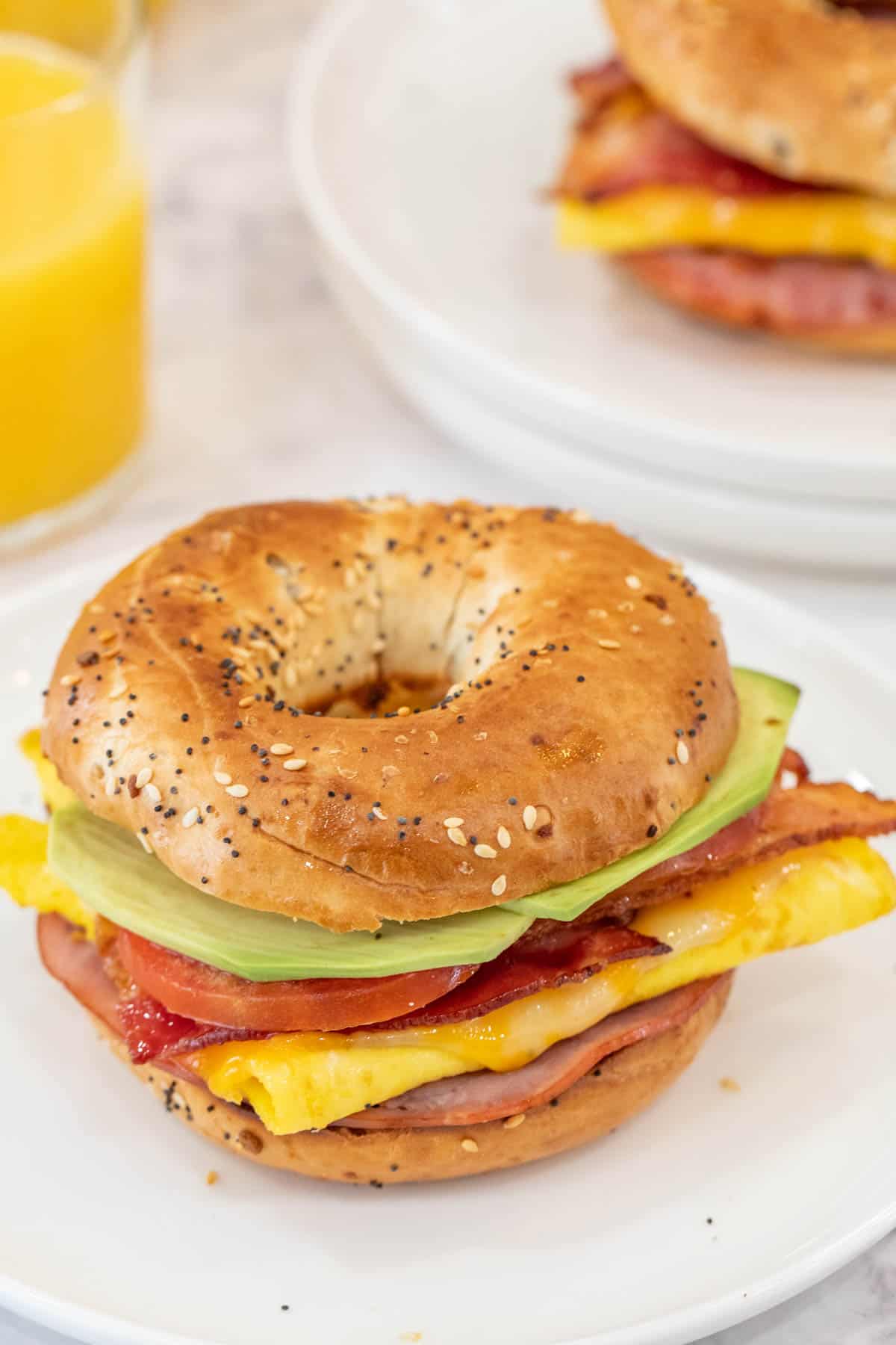 https://valentinascorner.com/wp-content/uploads/2022/04/Simple-Breakfast-Bagel-Sandwich.jpg