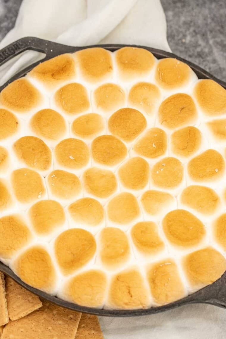 Smores dip in a black cast iron skillet.