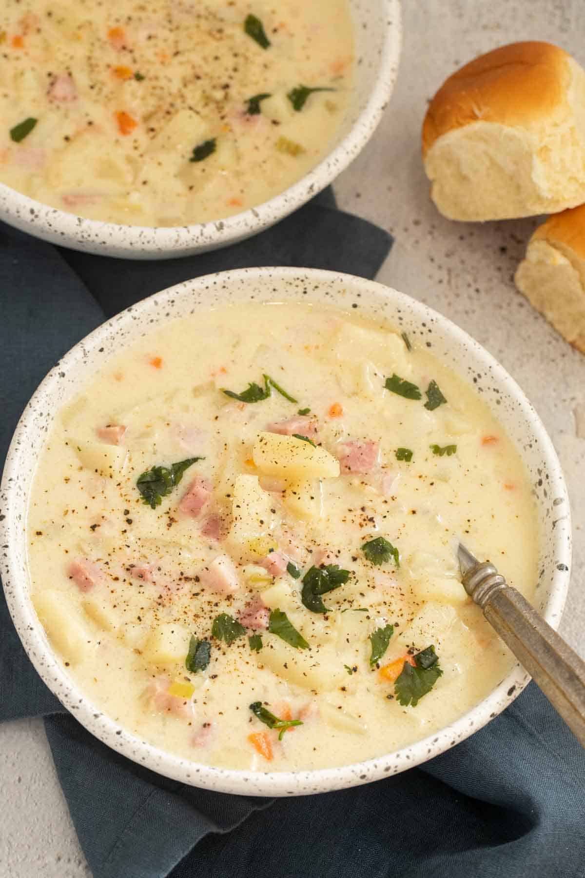 https://valentinascorner.com/wp-content/uploads/2023/02/Creamy-Ham-and-Potato-Soup-Recipe-12.jpg