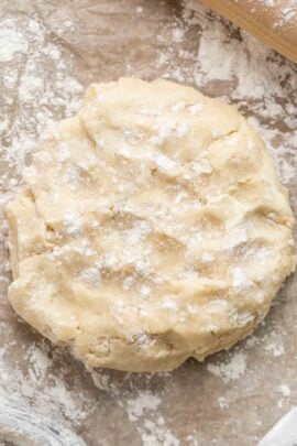 A pie dough with flour sprinkled over it.