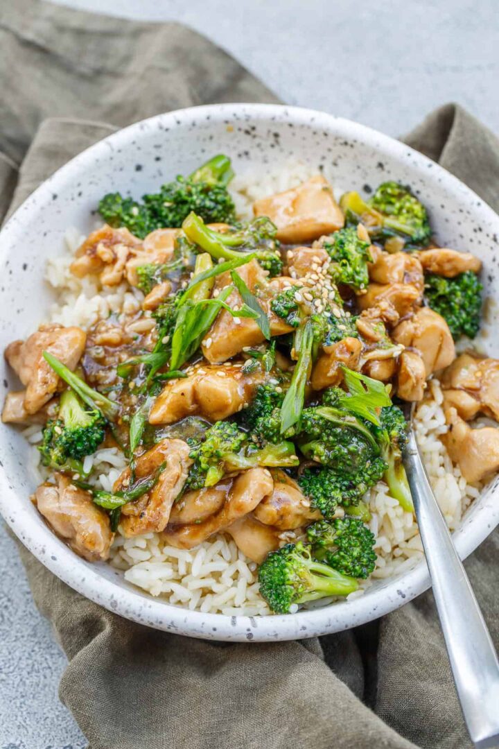 Easy Chicken and Broccoli Recipe (VIDEO) - Valentina's Corner