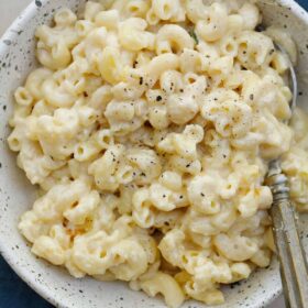 A bowl of creamy mac and cheese.